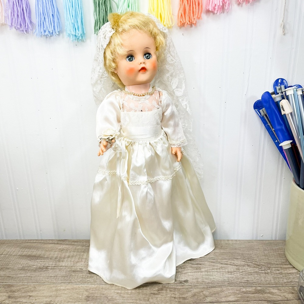 Vintage 20 Inch Bride Doll White Satin Lace Wedding Dress Veil 1950s Sleep Eyes